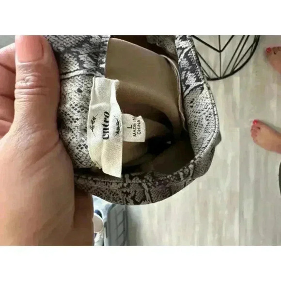 Brown‎ snakeskin shorts / skirts size L - Picture 4 of 5